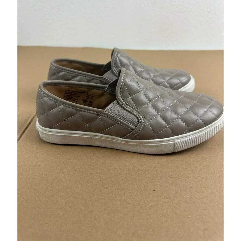 Womens Brash  quilted beige / taupe low top slip on shoes size 9